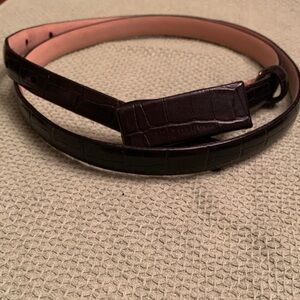 Black Crocodile Embossed Leather Belt. 1/2”
Leather 39” l Leather wrap closure